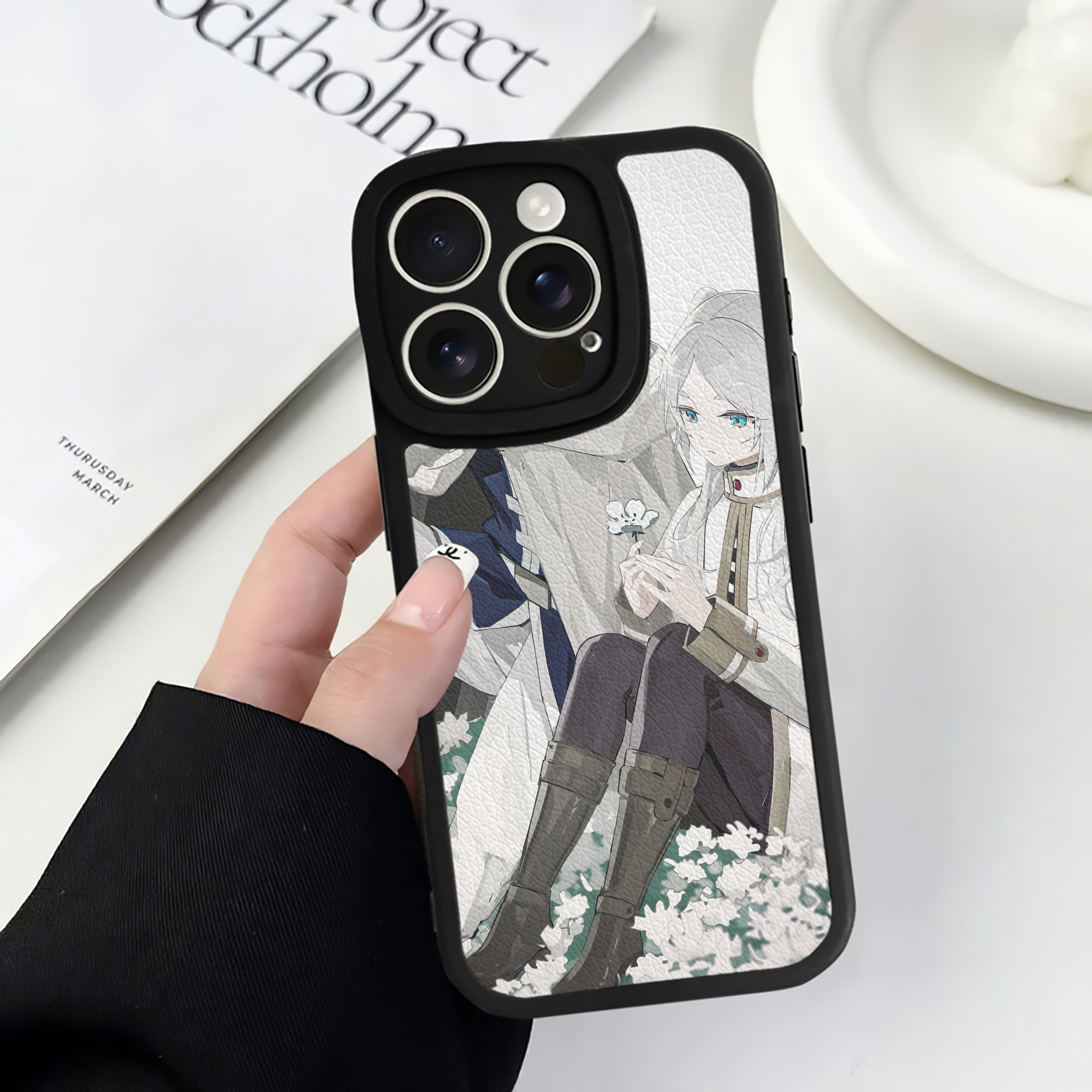 （画像用） 葬送のフリーレン Frieren 【iPhone 16シリーズ対応】シリコンスマホケース（レザー調） 材質：シリコン